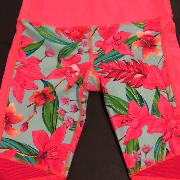 Lily Flower Yoga Pants - Picture 3 of 5